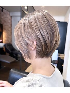 ハーツ(Heart's) 白髪ぼかし/ショートボブ/似合わせカット