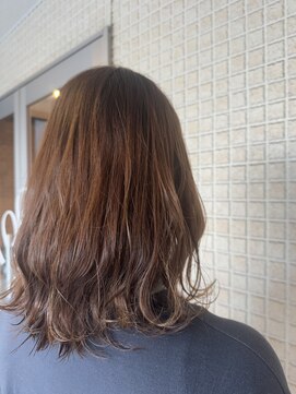 ヘアサロン アプリ(hair salon APPLI) ミディアムカット、暖色系カラー