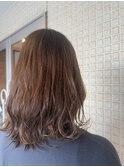 ミディアムカット、暖色系カラー