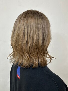 リコ 池袋東口店(Liko) 抜きっぱなしブロンド ハイトーン ケアブリーチ 外ハネ