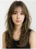 透明感×柔らかブラウンカラーの抜け感くびれレイヤーカット