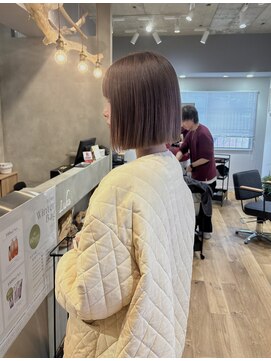 切りっぱなしボブ×ピンクベージュ