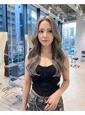 韓国ハイトーンロング　アッシュグレージュ
