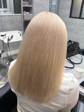 ルイス(L'wis) ホワイトベージュ 渋谷 ブリーチ 学割
