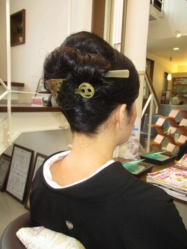 コアフィールフィス(COIFFURE fils) お気に入りのかんざしでアップスタイルに