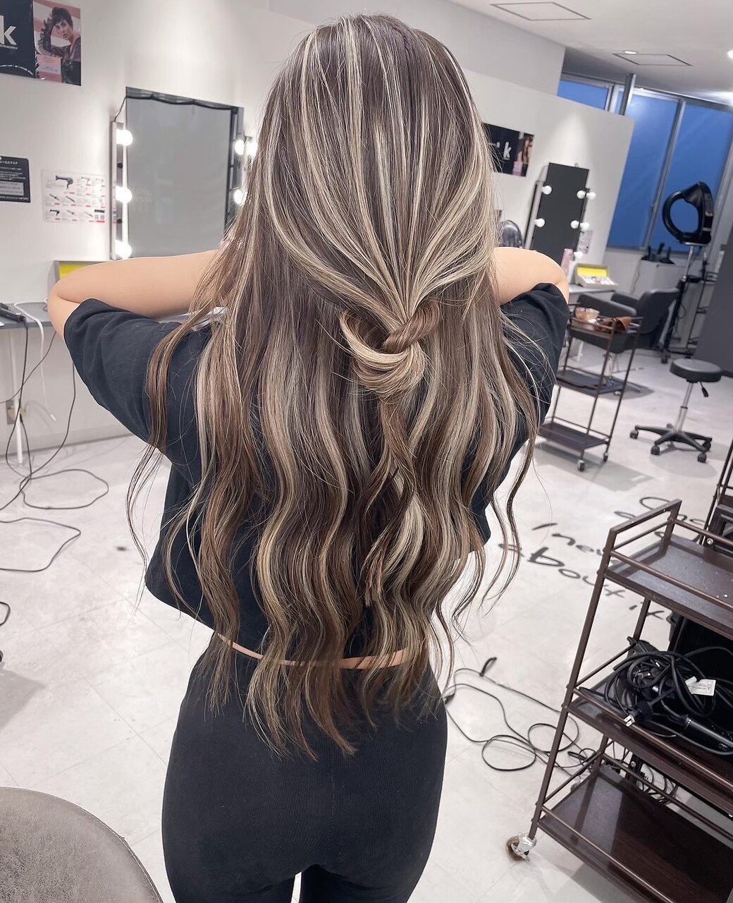 2025年春】ハイライトカラーの髪型・ヘアアレンジ｜人気順
