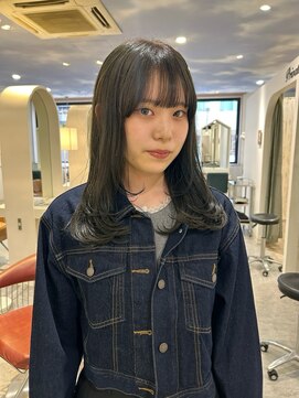 ギグス 栄店(gigs) カーキアッシュ/透明感/ローレイヤーミディアム