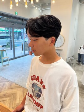 ロミー 本厚木(ROMMY.) フェザーショート 刈り上げセンターパート ホワイトブロンド