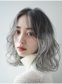 「絶妙なバランスが魅力!ミディアムヘアで大人の女性らしさを」