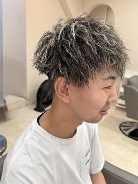 ヨンド(yond) ツイストスパイラルホワイトメッシュ刈り上げマッシュ群馬太田