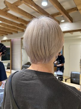 エイト新宿店(EIGHT shinjuku) ホワイトブロンド