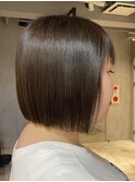 レディース前下りミニボブワンカラー透け感カーキグレージュ