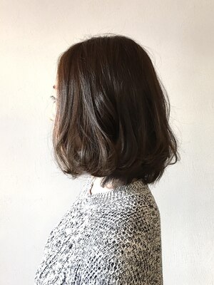 【季節感にあった軽やかな上品ヘアをご提案！】15年以上の経歴をもつ実力派スタイリスト揃いのサロン♪