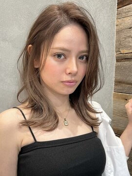 トルネード(TORNADO) ヨシンモリレイヤーカット 外ハネ大人くびれヘア A521