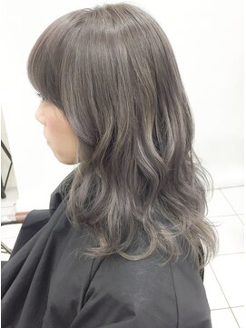 デイズ(days) 透明感がかわいいグレージュカラー　DAYS　セミロング