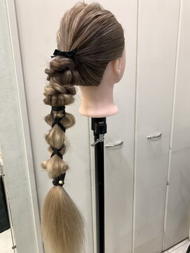 アヴソリューク(Absoluk) ゆるふわポニー