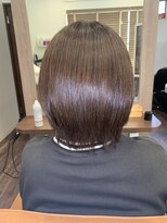 プリュム(Plume)&nbsp;20代30代大人かわいいツヤ感前下がりショートボブ