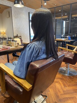 アンディ ニジュウサンド クリエイション(and D 23℃ creation) 艶感キープの酸性ストレートロング