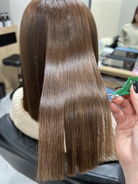 オリーブベージュカラー