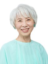 えがお美容室&nbsp;【えがお美容室】爽やかなホワイトカラーの大人ショート