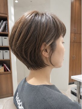 ピークアブー アヴェダ ギンザシックス(PEEK-A-BOO AVEDA GINZASIX) 丸みとくびれで魅せる、大人ショート
