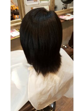 レヴィーマム(Revie mum) ダークカラーでツヤ感アップ