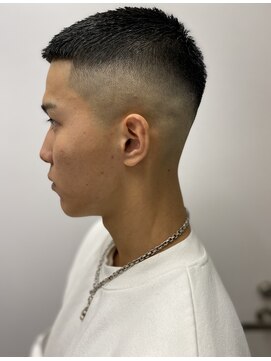 フランクスバーバーザスタンド(Frank’s barber the stand) ボウズスキンフェード バズ バーバースタイル