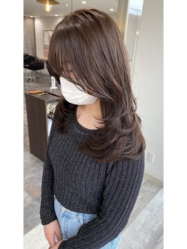 リズム(lysm) ロングヘア レイヤーカット × ベージュカラー