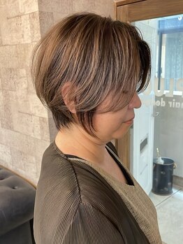 プラグ ヘアーデザイン 老司店(PLUG hair design)の写真/大人女性の為の上質なグレイカラー◇脱白髪染めカラーで透明感のある上品なハイトーンカラーも◎