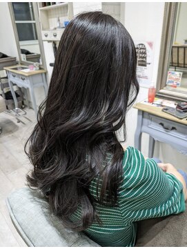 ガーデン バイ イル(GARDEN by illu Co.Ltd) 艶感増しのブルーベージュで大人可愛く◎