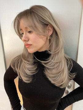 ヨロ 上野(YOLO) ハイライトカラーミルクティーベージュレイヤーカット