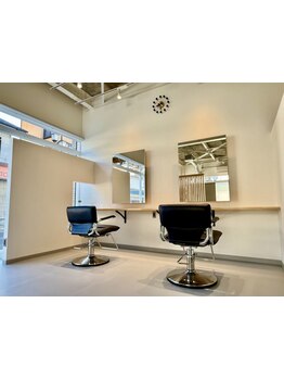 マンツーマン施術の一人サロン♪ゆったりくつろげる白x和モダン空間で贅沢なひとときをお過ごしください◎