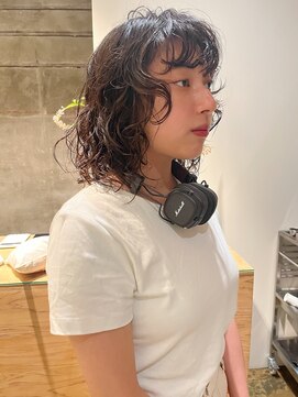 ハマモト ミディアム　レイヤー　パーマスタイル