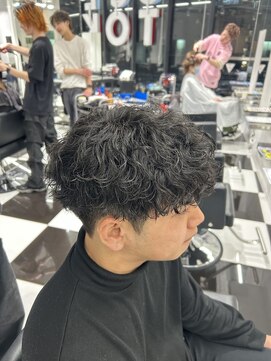 オーシャントーキョー(OCEAN TOKYO) 波巻きマッシュ(刈り上げツーブロック黒髪パーマ)
