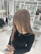 アールプラスヘアサロン(ar+ hair salon) 新宿/新宿三丁目/ブリーチ/ハイトーン/ミルクティーベージュ
