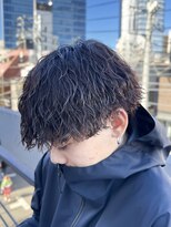 波巻きツイストスパイラルパーマツーブロックブルーブラック原宿