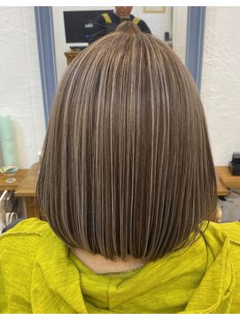 ラッフィスリール(Raffee Sourire) バレイヤージュ風白髪ぼかしデザインカラー