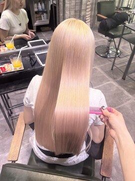 ウム(UMM) ブロンドヘア / ホワイトベージュ / 髪質改善トリートメント