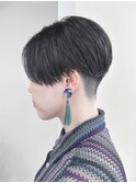 =センターパート刈り上げショート女子前下がりショート前髪なし