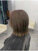 切りっぱなしボブ×オリーブベージュ