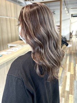 ラヴィエール(LAVIERE by R-EVOLUT) ハイライト×ベージュ ケアブリーチ 柏駅
