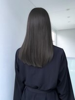 ヌード(nude)&nbsp;透明感グレーセミロング｜ブリーチなしカラー
