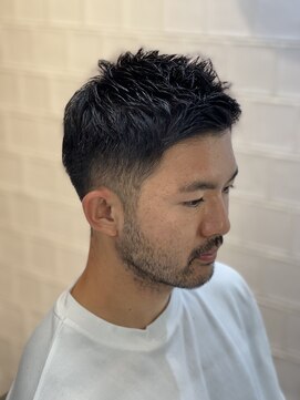 メリケンバーバーショップ フクオカ(MERICAN BARBERSHOP FUK) かき上げヘアショートレイアーくせ毛風パーマコンマヘア68