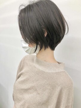 フォンズ(FONS) 顔まわりカット 後れ毛で小顔に見えるショート 小顔ショート