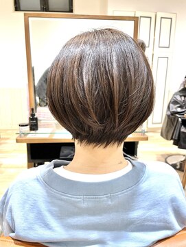 ネオリーブエム(Neolive em;) スッキリえりあし美シルエットショートボブ☆