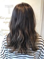 トゥーリ 長崎住吉店(tuuli)&nbsp;大人可愛い20代30代40代黒髪前下がりひし形小顔ボブ丸みショート