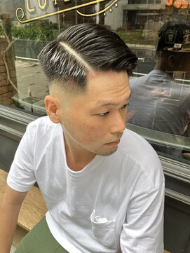 フォーコーナーズ(Four Corners) ハードパート／サイドパート／スキンフェード／刈り上げ／