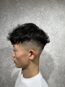 ラルス(Larus) MEN’S HAIR/ブルーブラック/フェザーパーマ/本八幡