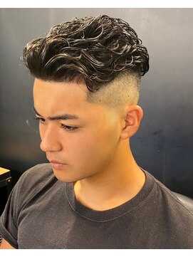 ビンゴ(BINGO) 1249刈り上げツーブロックフェード波巻きパーマメンズバーバー