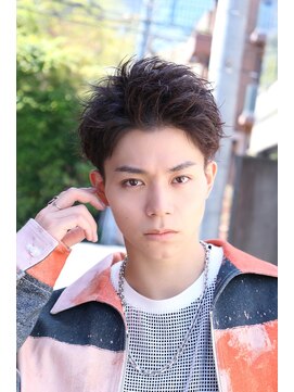 ネイビー(NAVY) ヘアカタログで表紙になった 男らしいスパイキーショート